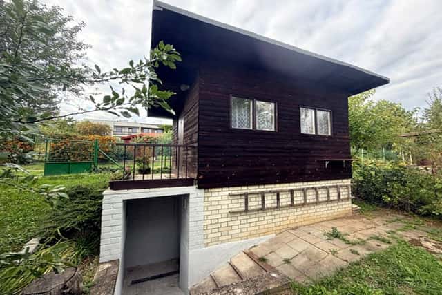 Zahrádka (294 m2) s chatou v Praze, Praha 6