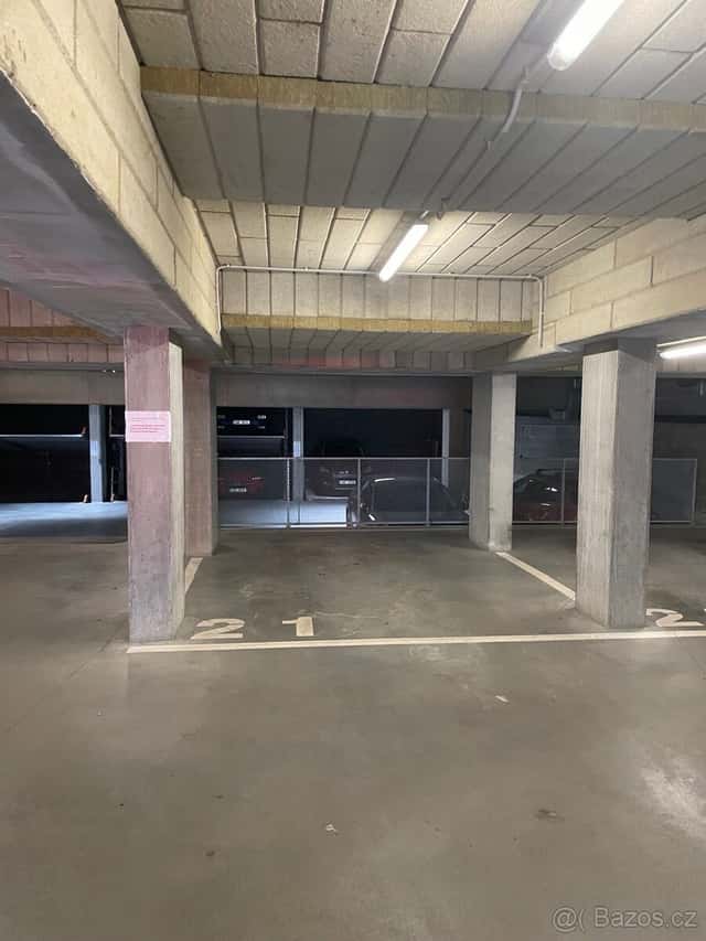 Garážové stání k pronájmu, okres Brno-město