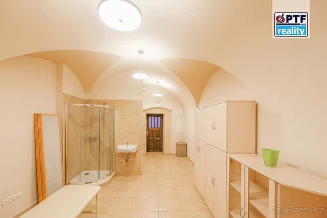 Pronájem obchodního prostoru (25 m²) v centru Plzně, ul. Dom, okres Plzeň-město