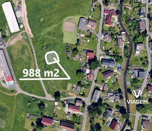 Stavební - bydlení 1 305 m², okres Česká Lípa