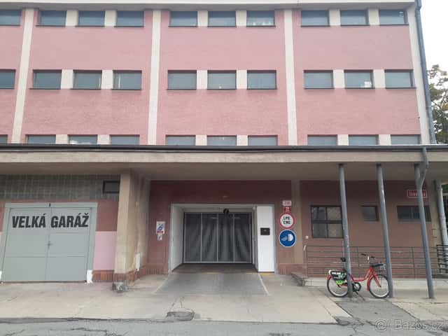 garážové stání, Plzeň Bory, Tomanova ulice, okres Plzeň-město