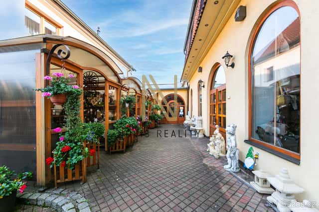 Pronájem komerčního prostoru, 140 m², Domažlice, ul. Husova, okres Domažlice