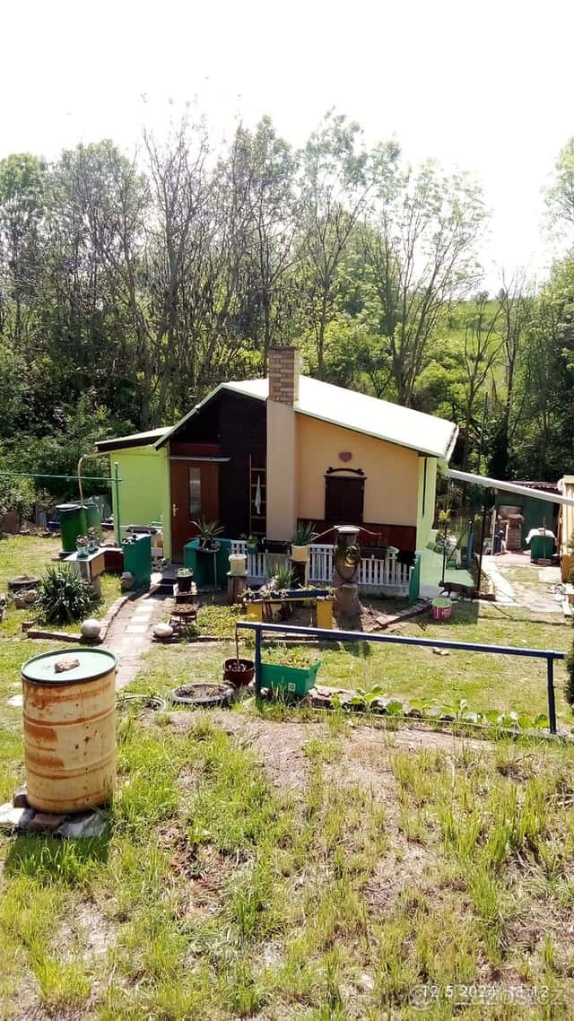 Stav pozemek zahrada chata, okres Kolín