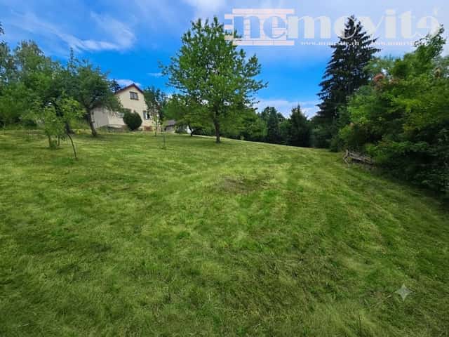 Exkluzivně nabízíme na prodej stavební pozemek 1 856 m², Svi, okres Beroun