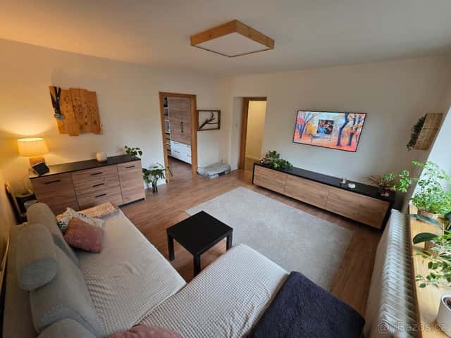 Prodej bytu 2+1 s balkonem, 58 m², ul. Josefa Sousedíka, okres Vsetín
