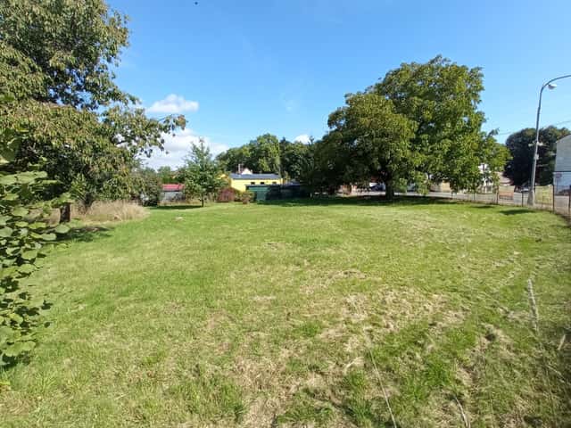 Stavební pozemek 1.109m2 v centru městyse Žireč, okres Trutnov
