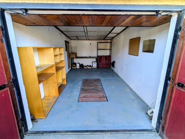 Zděná garáž 20 m² se sklepem a montážní jámou | Hulín, okres Kroměříž