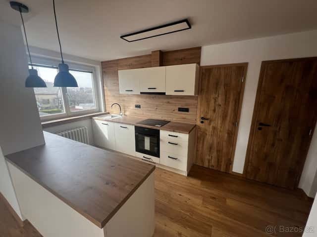 Pronájem bytu 3+kk 90 m², okres Hradec Králové