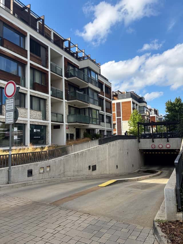 Pronájem skladu 4, 5 m2, Praha 8 Libeň, DOCK, Praha 8