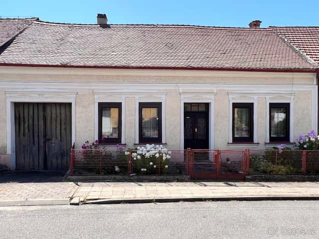 Prodej rodinného domu 150 m², pozemek 530 m², okres Znojmo