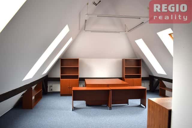 Pronájem kanceláři - 43,3m2 včetně nábytku v Třinci ul.Hřbi, okres Frýdek-Místek