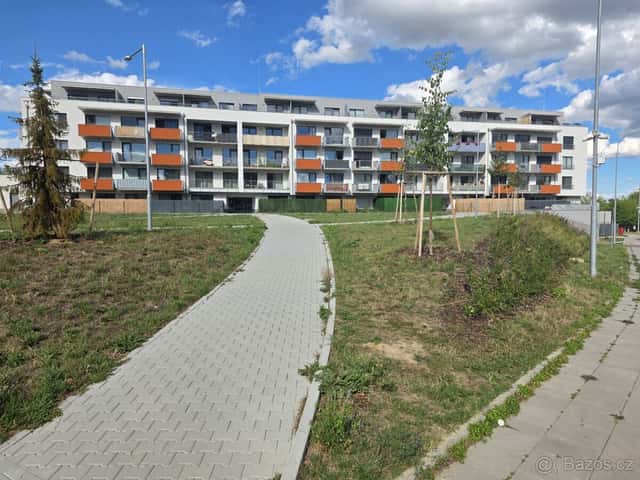 Pronájem garážového stání 13 m2, Aloise Rašína, Olomouc - Ře, okres Olomouc