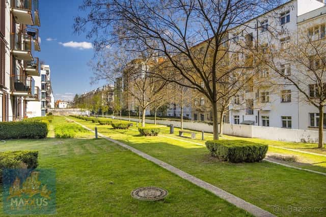 Pronájem světlého bytu 3+kk s prostornou terasou, Korunní dv, Praha 2