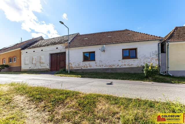 Starý Petřín, RD 3+1, hospodářská budova, zahrada – rodinný, okres Znojmo