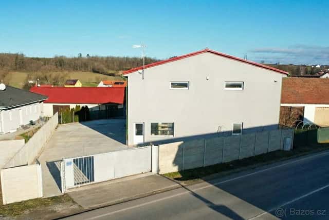 Obchod / sklad / servis 411 m² u Prahy (D5, Zličín 10 min), okres Beroun