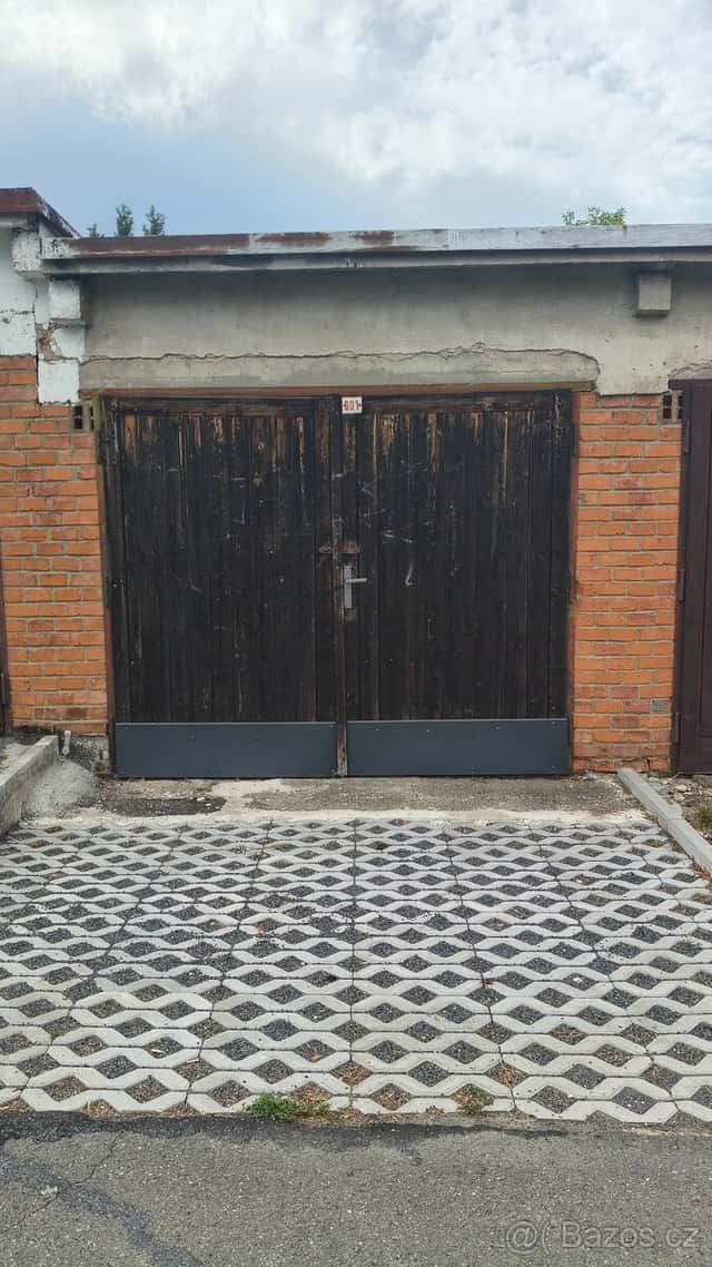 Pronájem garáže ul. Broučkova Zlín, okres Zlín