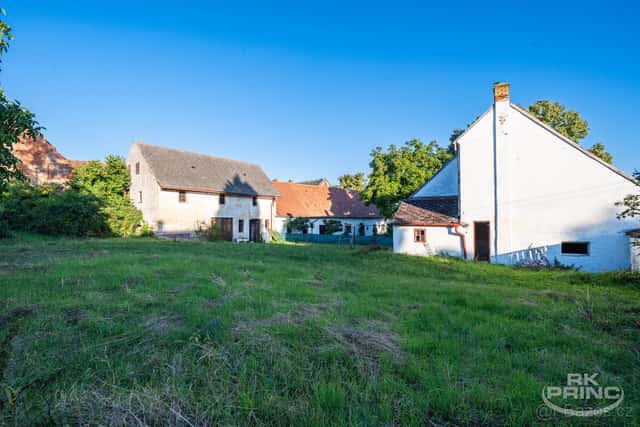 Prodej rodinný dům a hospodářské stavení na pozemku 1673 m2,, okres Rakovník