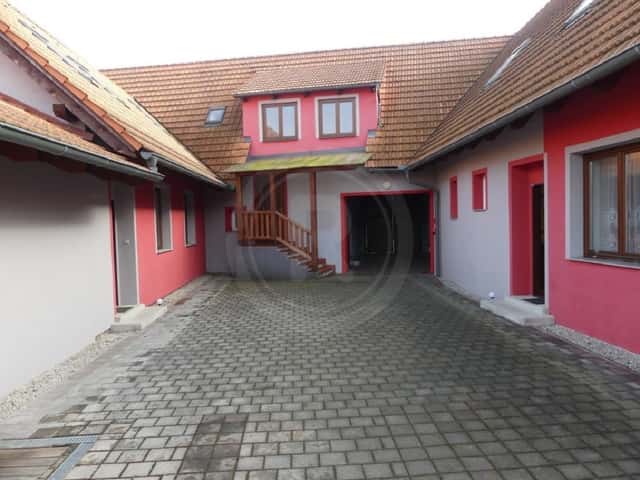 PRODEJ DVOJPODLAŽNÍHO BYTOVÉHO DOMU SE 6 BYTY, okres České Budějovice