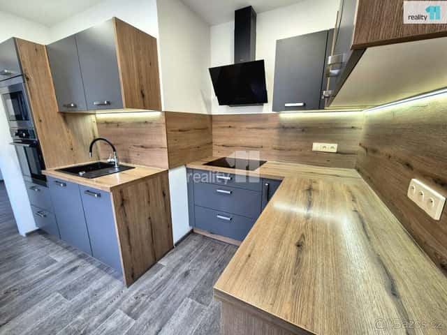Prodej bytu 3+1 s lodžií, 67 m2, Karlova, Aš, okres Cheb