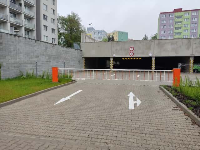Klatovy - parkovací stání za bezpečnostní závorou, okres Klatovy