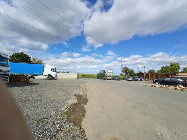 Nájem ploch 250 - 1500 m2, oploceno, zázemí, u ČERNOŠIC (PZ), okres Praha-západ