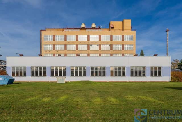 Nabízíme k pronájmu přízemní výrobní nebo skladovocí halu o, okres Semily