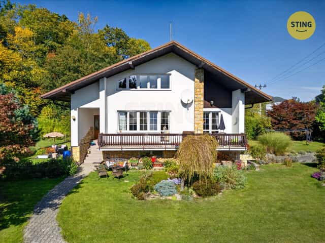 Prodej rodinného domu se 3.399 m2 stavebního pozemku, 136969, okres Vsetín