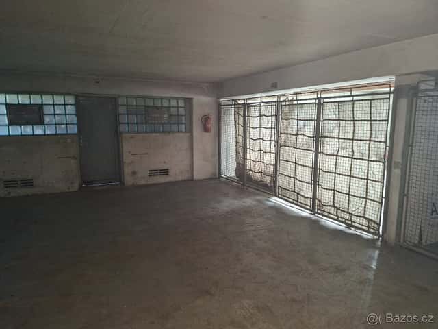 Garážové stání k pronájmu – Dubina, Pardubice | 17 m² | Dlou, okres Pardubice