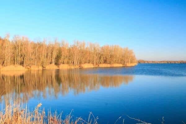 Pozemek u vody pro rybáře, okres Pardubice