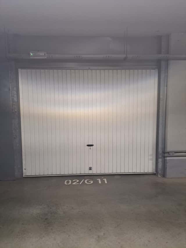 Pronájem uzavřeného garážového stání 25m2 ul. Peržílkova, Pr, Praha 5
