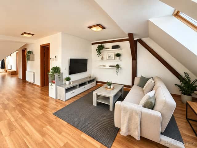 Pronájem podkrovního bytu 100 m2 Žatec, okres Louny