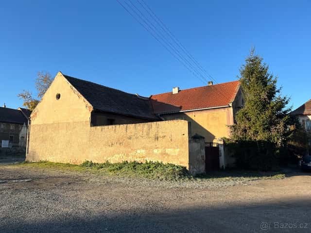 rodinný dům Zlonice u Slaného se 2 byty + stodola + sklad, okres Kladno