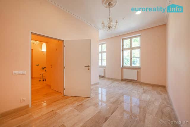 Pronájem obchod a služby, 20 m², Karlovy Vary, ul. Zámecký v, okres Karlovy Vary