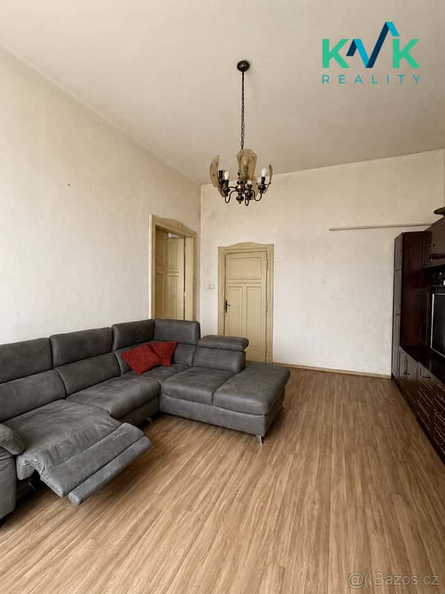Prostorný byt 105 m² s balkonem, sklepem v centru Chebu, ul., okres Cheb