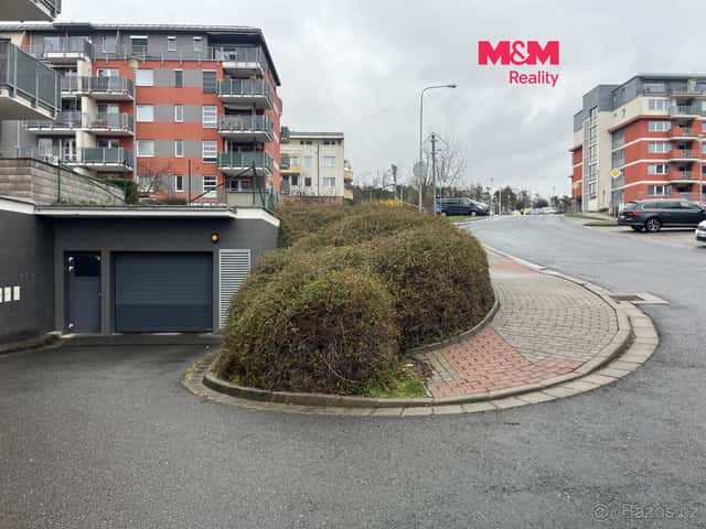Pronájem parkovacího stání 14 m², Zlín, ul. Zelinova, okres Zlín
