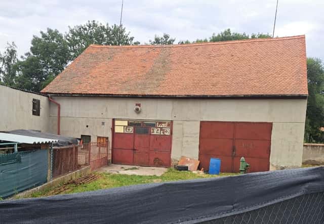 Stodola 275m2 s pozemkem 353m2 u Loun, okres Louny