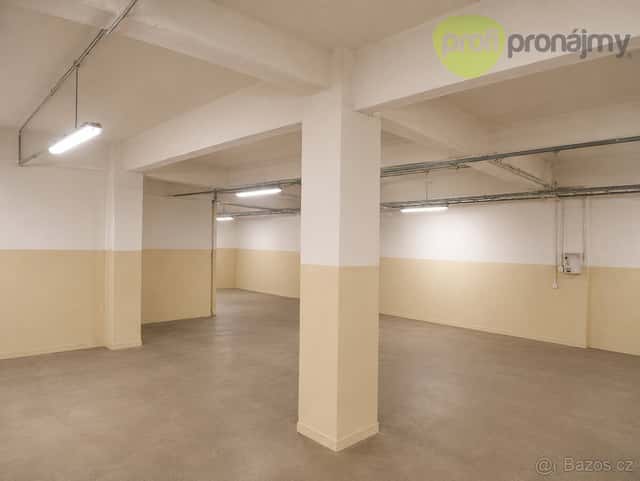 Pronájem skladového/obchodního prostoru 240 m², okres Zlín