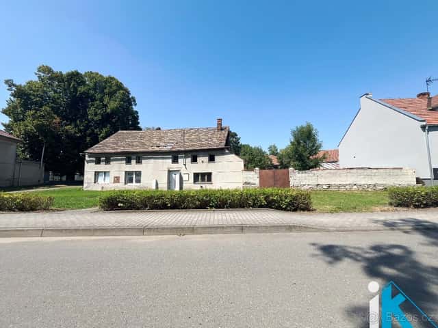 Pozemek se stavbou k demolici, okres Prostějov