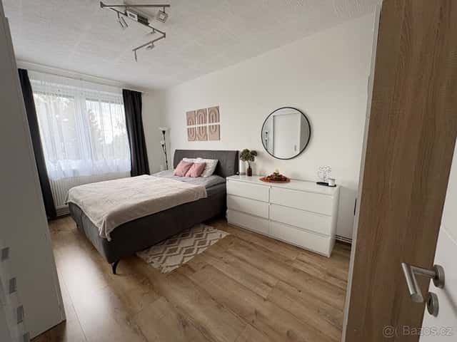 Prodej bytu 3+1 (70 m² + garáž + 2 sklepy) Vrbice, okres Břeclav