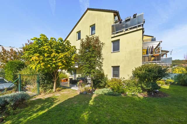 Prodej 3+1 73 m², se zahradou 222m² a vlastním parkovacím st, okres Praha-západ