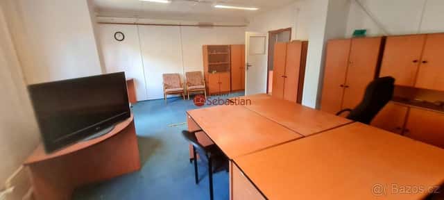 Ideální zázemí pro stavební a logistické společnosti – proná, okres Hradec Králové
