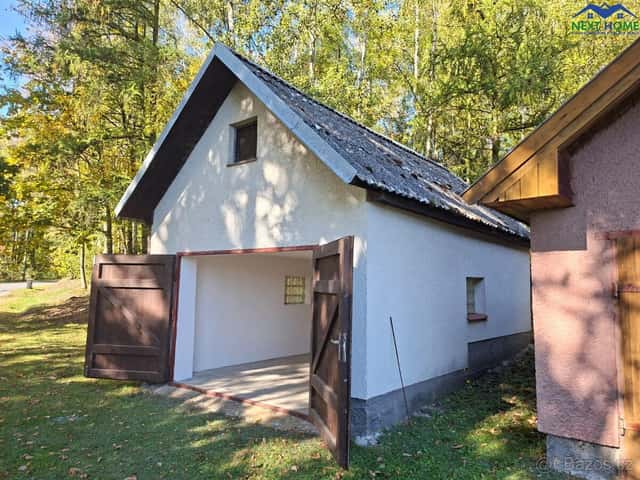 Prodej patrová garáž, úložný prostor, zastavěná plocha 24 m2, okres Jindřichův Hradec