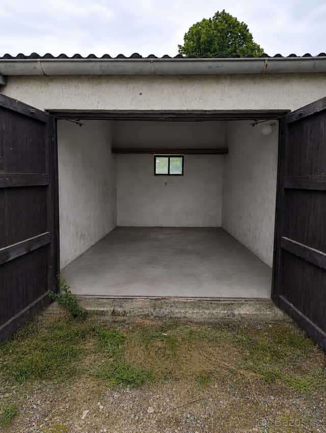 Garáž v Milevsku, ul. E. Destinové, okres Písek