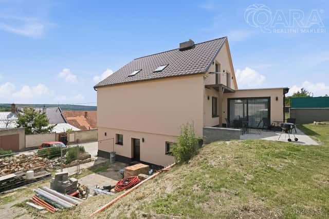 Prodej moderního rodinného domu 6+kk s velkým pozemkem a špi, okres Kroměříž