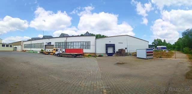 Prodej areálu, sklady 2150 m2, pozemek 8242 m2. BEROUNSKO, okres Beroun
