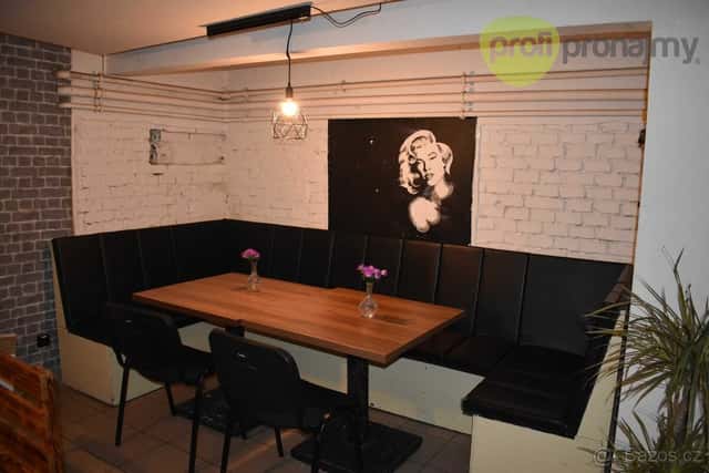 Pronájem komerčních prostor 1. PP, cca 220 m², okres Kroměříž