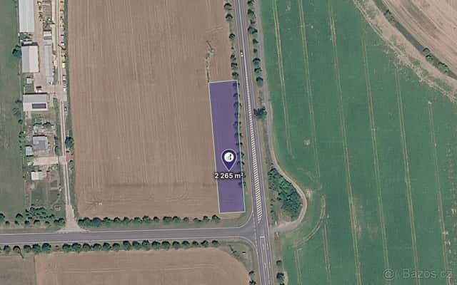 Strategický komerční pozemek 2 265 m2 u plánované obchodní z, okres Kladno