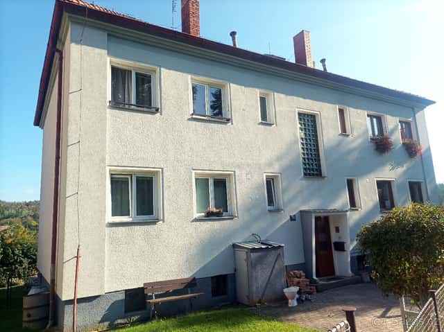 Zděný byt 3+1 s pergolou a vlastní zahrádkou, okres Příbram
