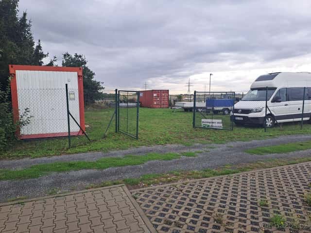 Pronajmu parkovací stání pro obytné vozy, karavamy,lodě, okres Mělník