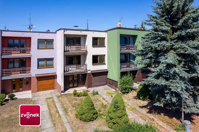 Prodej řadového rodinného domu se zahradou a garáží ve Valaš, okres Zlín